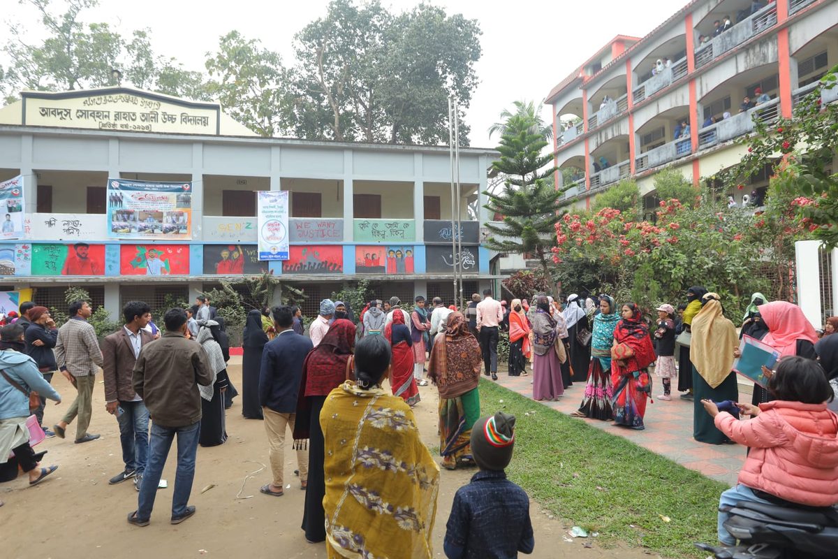 Students and community at school event